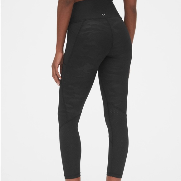 Gap Fit Sculpt Revolution Compression Leggings in Black Camo - Picture 2 of 16